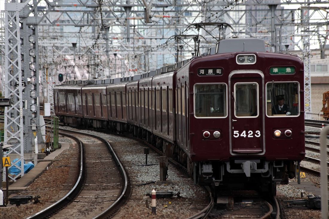 1972年に登場した5300系。神戸線?宝塚線用の5100系の京都線用として製造された（撮影：南正時）